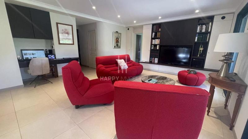 Maison - 205 m² - 7 pièces