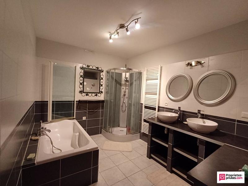 Maison - 210 m² - 6 pièces