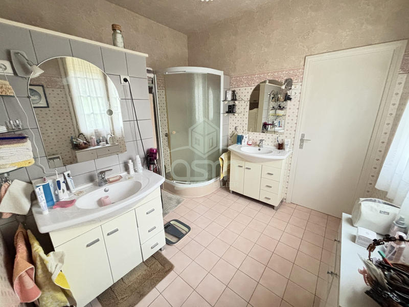 Maison traditionnelle - 203 m² - 7 pièces