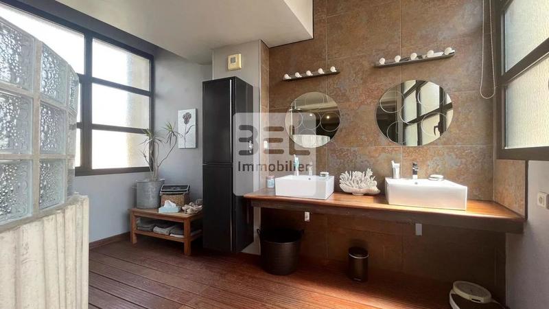 Loft - 300 m² - 6 pièces