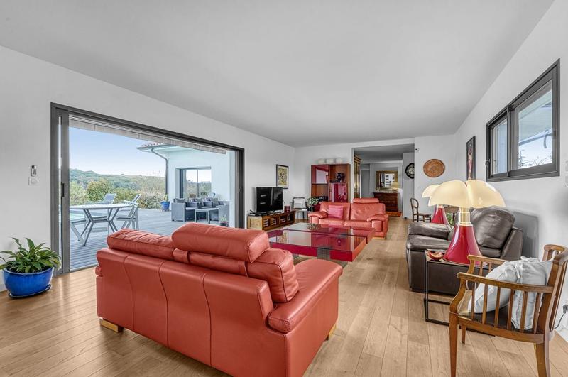 Maison contemporaine - 267 m² - 6 pièces