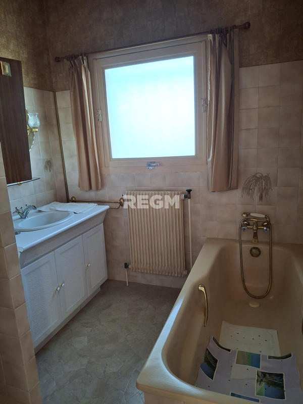 Maison - 180 m² - 8 pièces