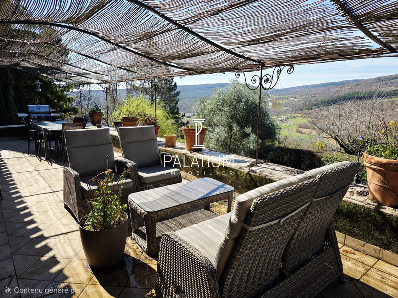 Maison - 260 m² - 10 pièces