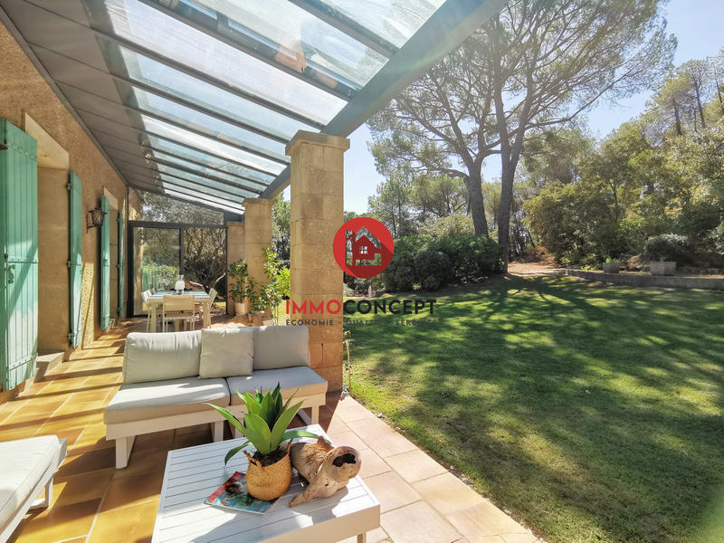 Villa - 265 m² - 8 pièces