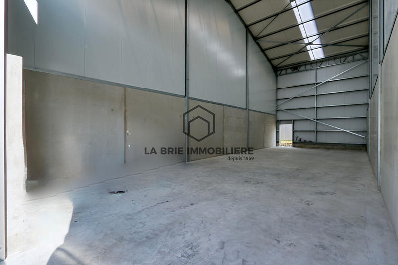 Local d'activité / Entrepôt - 121 m² - 1 pièce