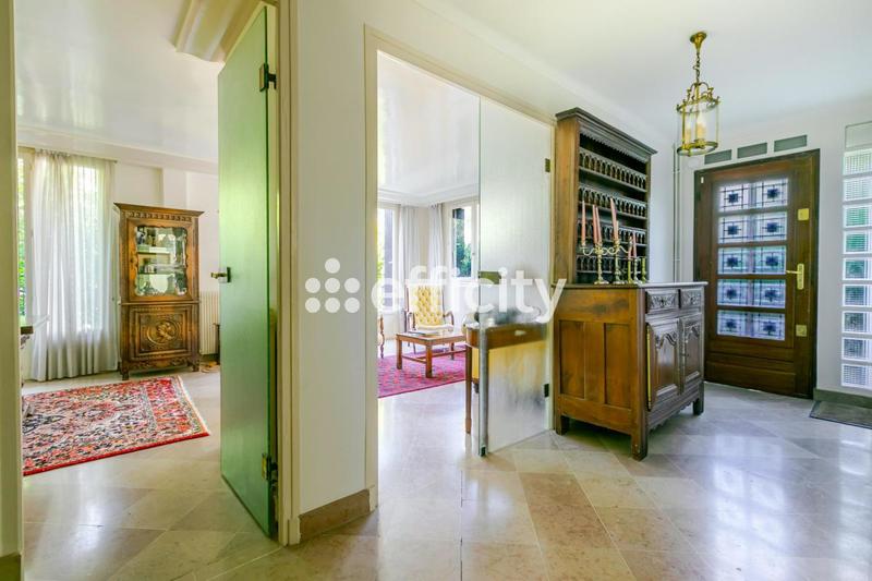 Pavillon - 223 m² - 7 pièces