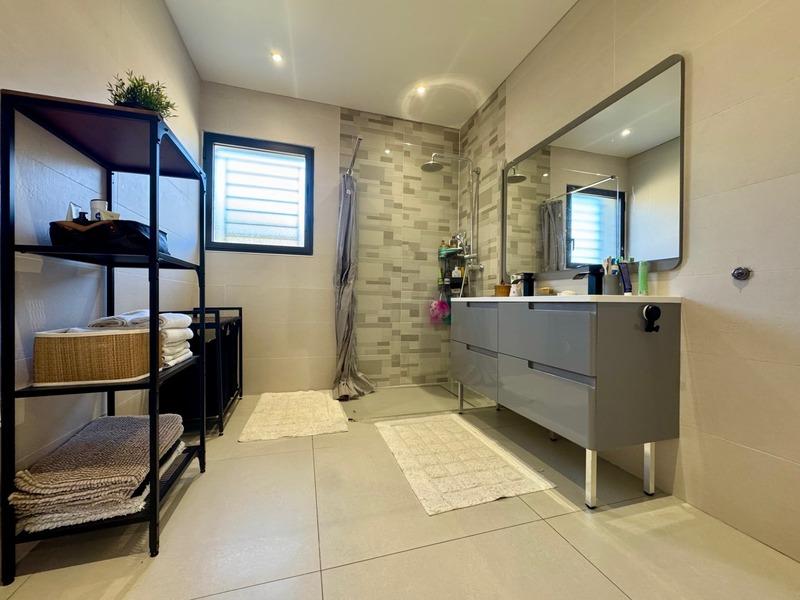 Maison - 185 m² - 7 pièces