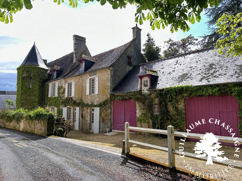 Maison traditionnelle - 328 m² - 9 pièces
