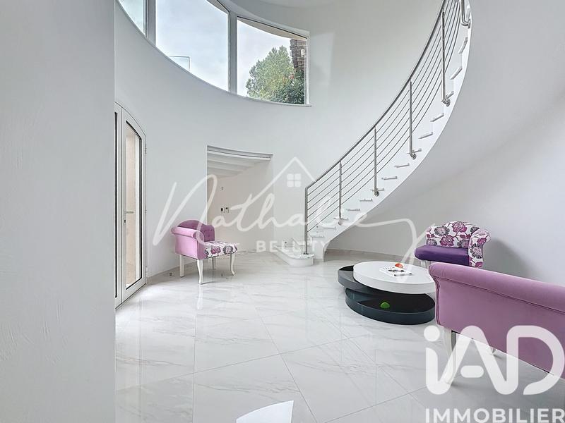 Maison - 550 m² - 13 pièces