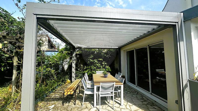 Maison - 203 m² - 7 pièces