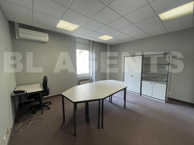 Entrepôt - 163 m² - 8 pièces