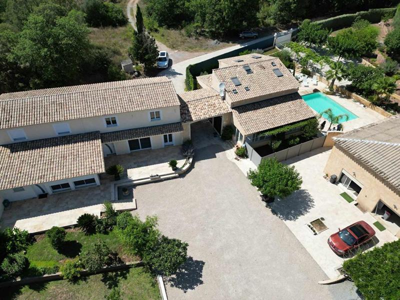 Villa - 640 m² - 13 pièces