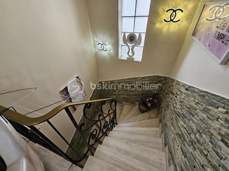 Maison - 177 m² - 8 pièces