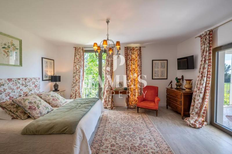 Maison - 560 m² - 14 pièces