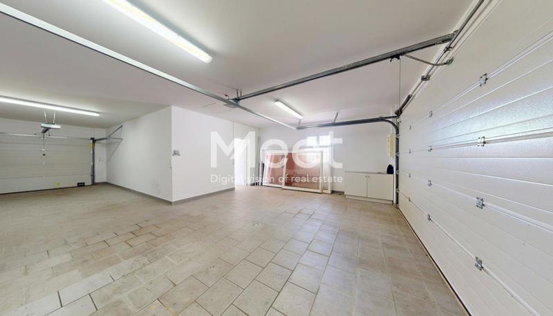 Maison - 300 m² - 8 pièces