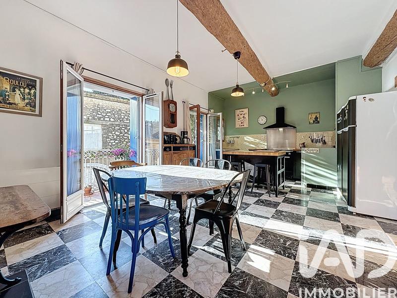 Maison - 225 m² - 9 pièces