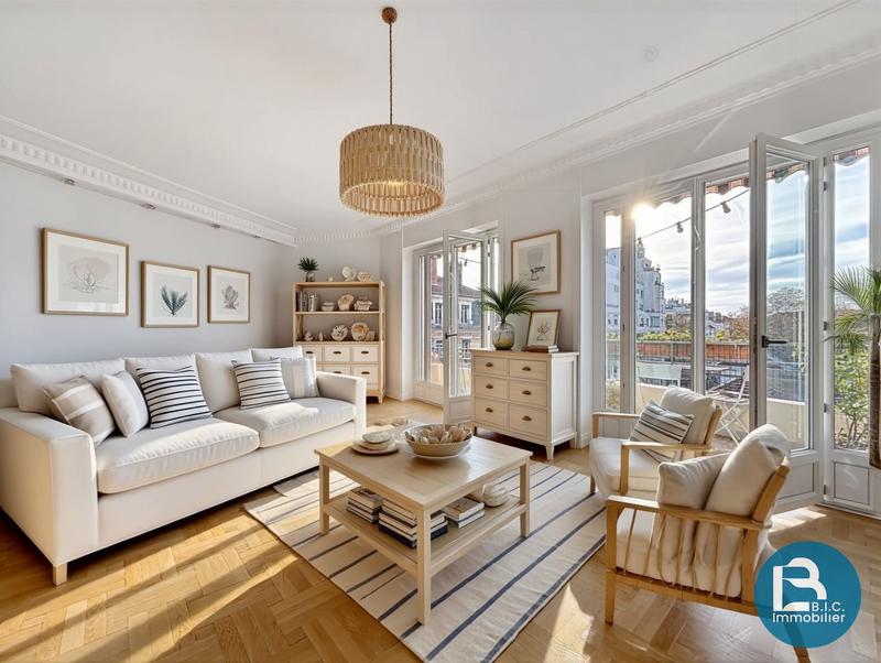 Appartement - 120 m² - 5 pièces