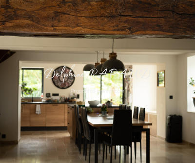 Demeure - 210 m² - 6 pièces