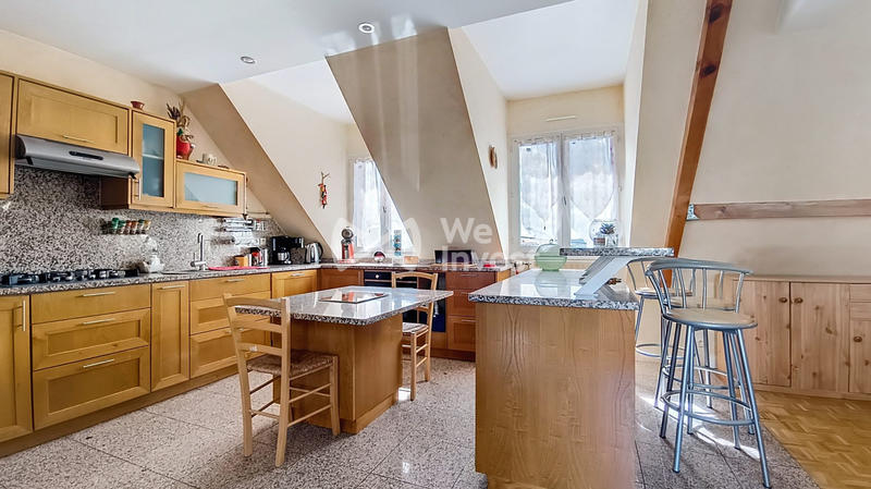 Maison - 295 m² - 10 pièces