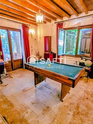 Maison - 250 m² - 8 pièces