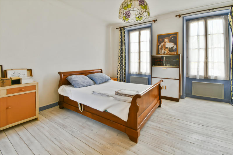 Maison - 180 m² - 6 pièces