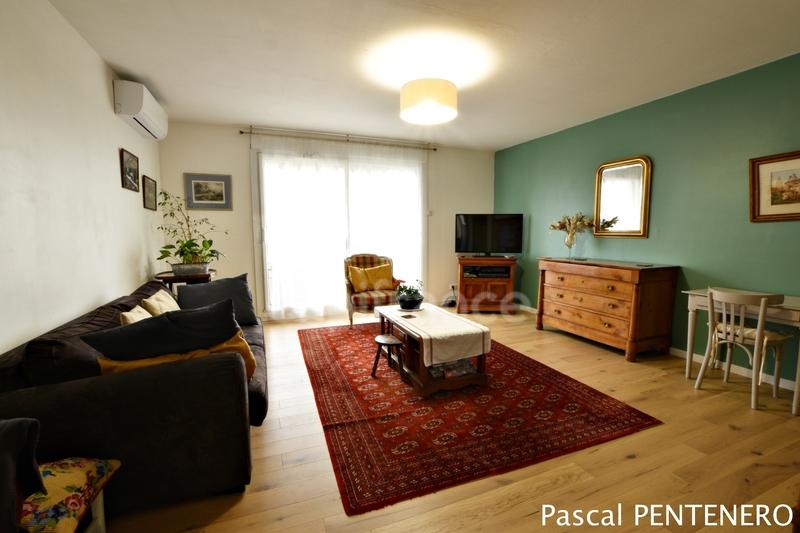 Appartement - 99 m² - 4 pièces