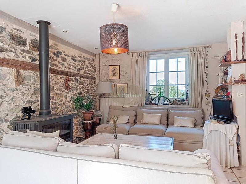 Maison - 250 m² - 10 pièces