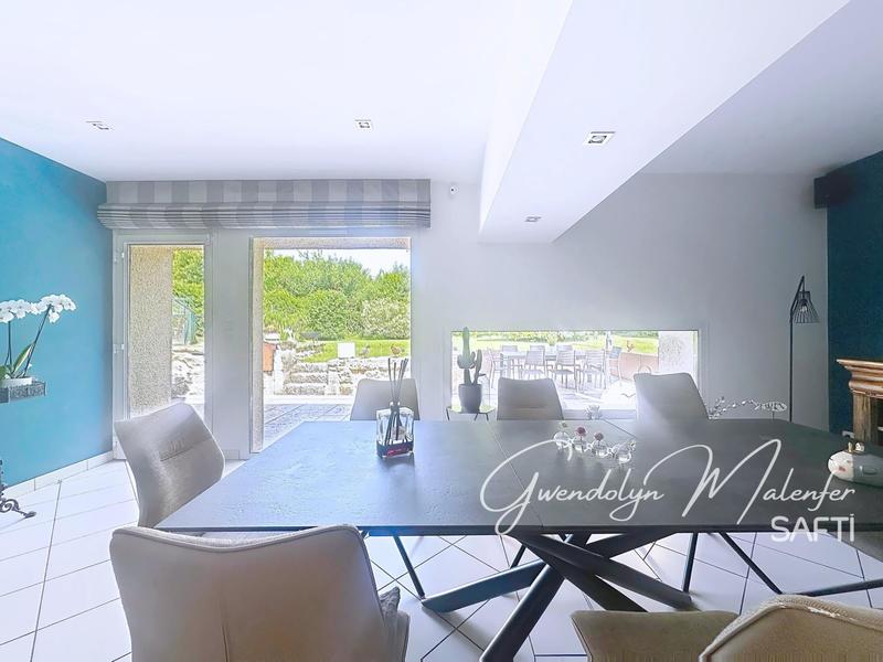 Maison - 248 m² - 8 pièces