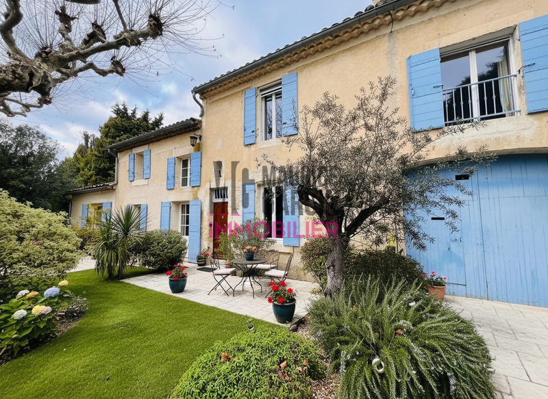 Maison - 243 m² - 8 pièces