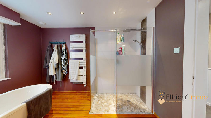 Maison - 200 m² - 6 pièces