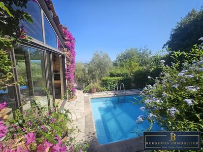 Villa - 197 m² - 8 pièces