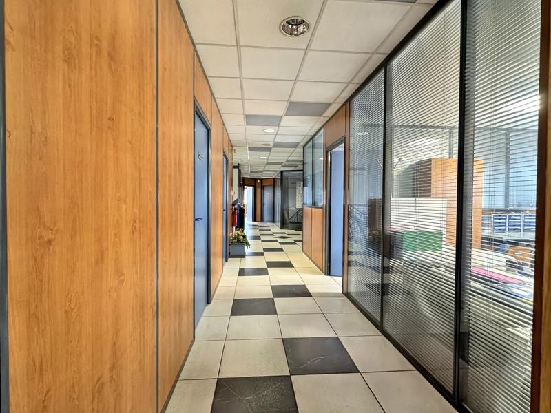 Local commercial - 770 m² - 10 pièces