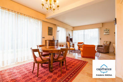 Maison - 215 m² - 7 pièces