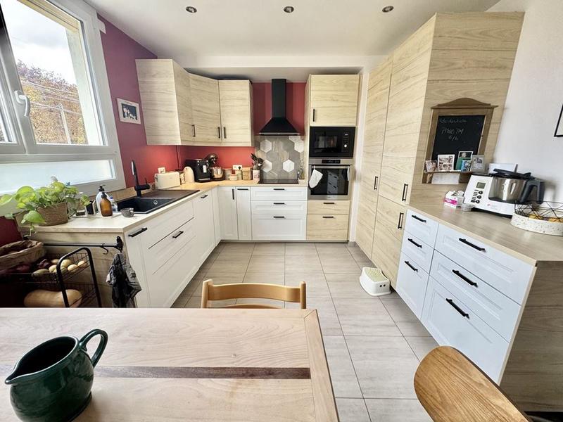 Maison traditionnelle - 137 m² - 6 pièces