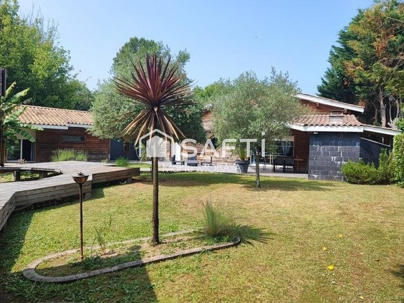 Maison - 210 m² - 6 pièces