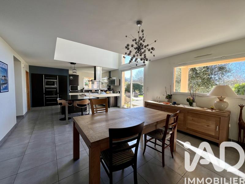 Maison - 198 m² - 8 pièces