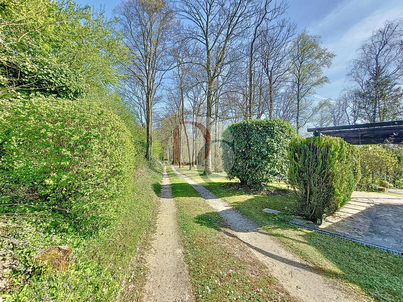 Maison - 340 m² - 9 pièces