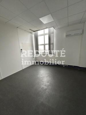 Bureau - 109 m² - 6 pièces