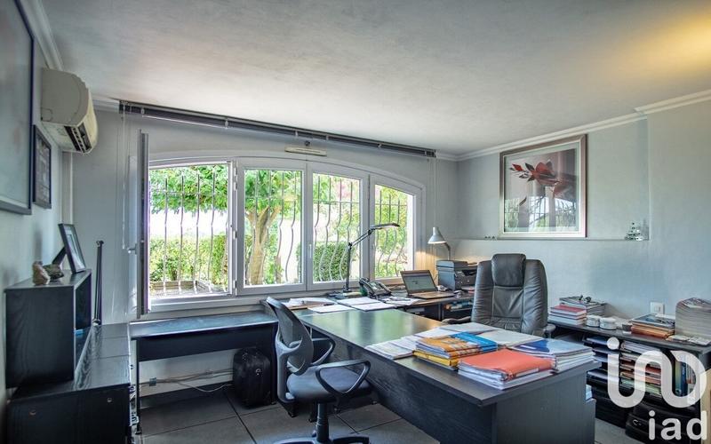 Maison - 237 m² - 9 pièces