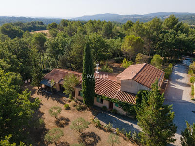 Villa - 252 m² - 6 pièces