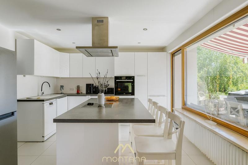 Maison - 238 m² - 7 pièces