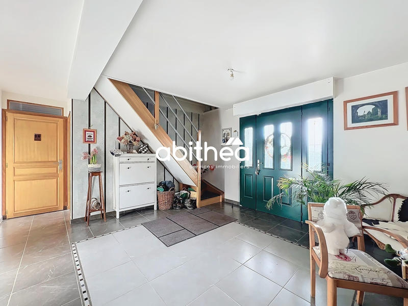 Maison - 225 m² - 9 pièces