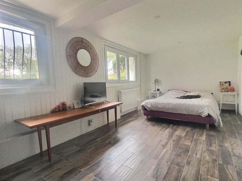 Maison - 202 m² - 7 pièces