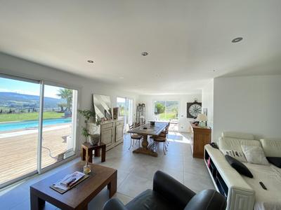 Villa - 200 m² - 5 pièces