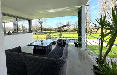 Maison - 290 m² - 9 pièces