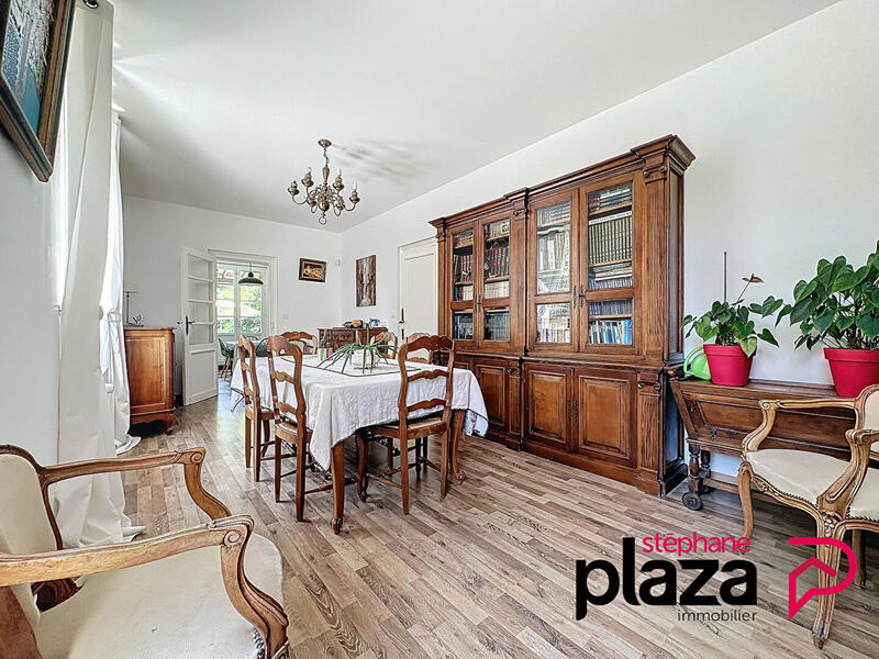 Maison - 180 m² - 8 pièces