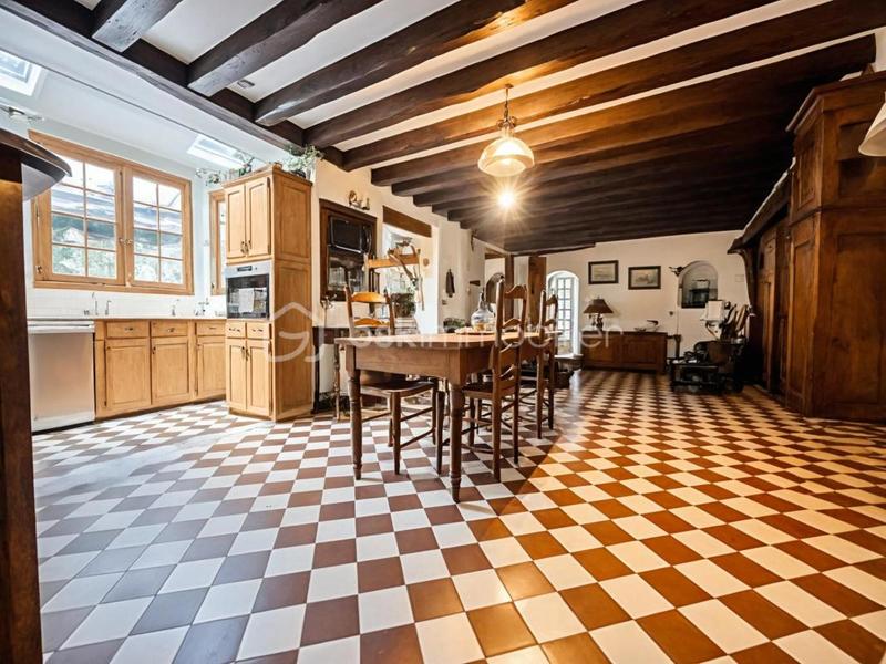 Maison - 280 m² - 15 pièces