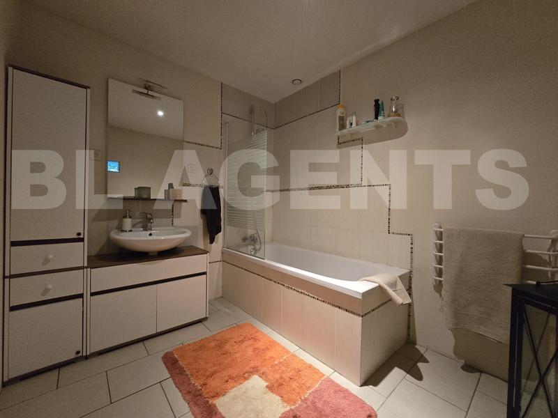 Maison - 260 m² - 10 pièces