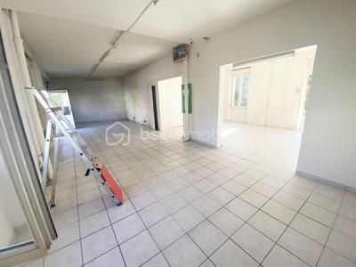 Local commercial - 83 m² - 1 pièce