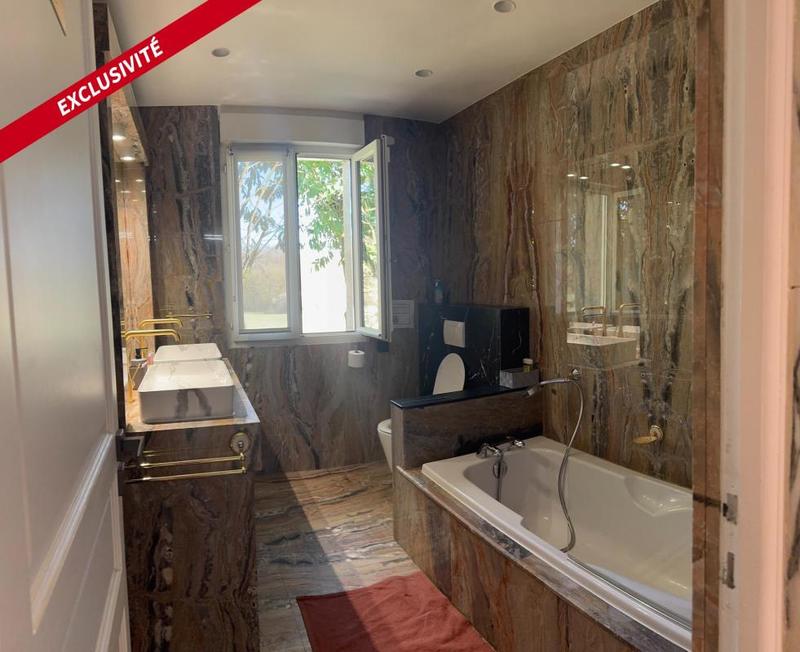 Demeure - 351 m² - 8 pièces